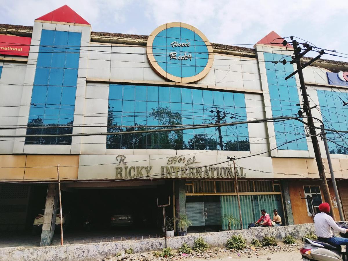 Hotel Ricky International Amritsar Exterior photo