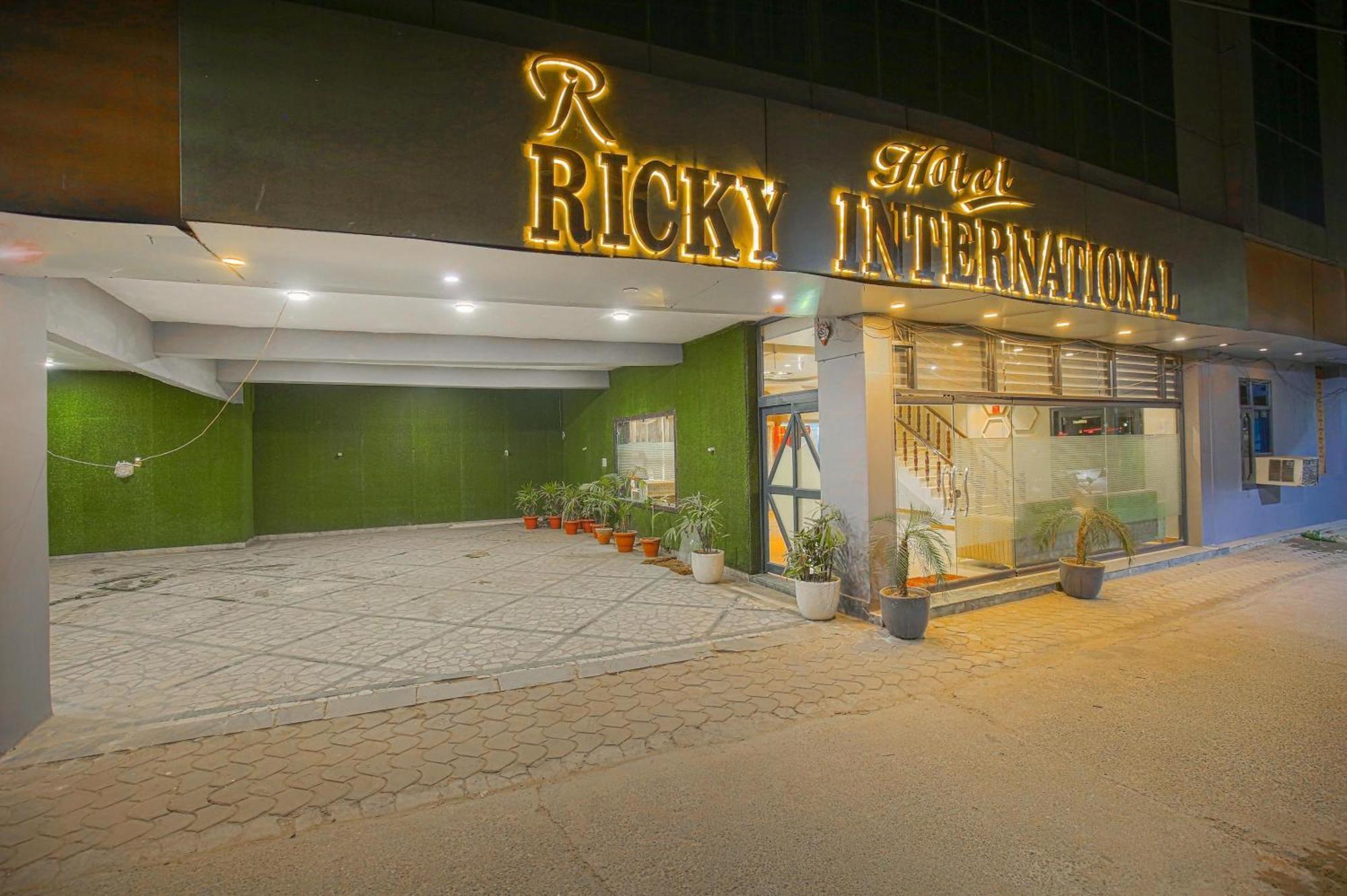 Hotel Ricky International Amritsar Exterior photo